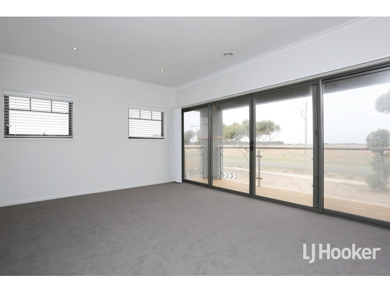 45 Beachside Crescent, Point Cook VIC 3030