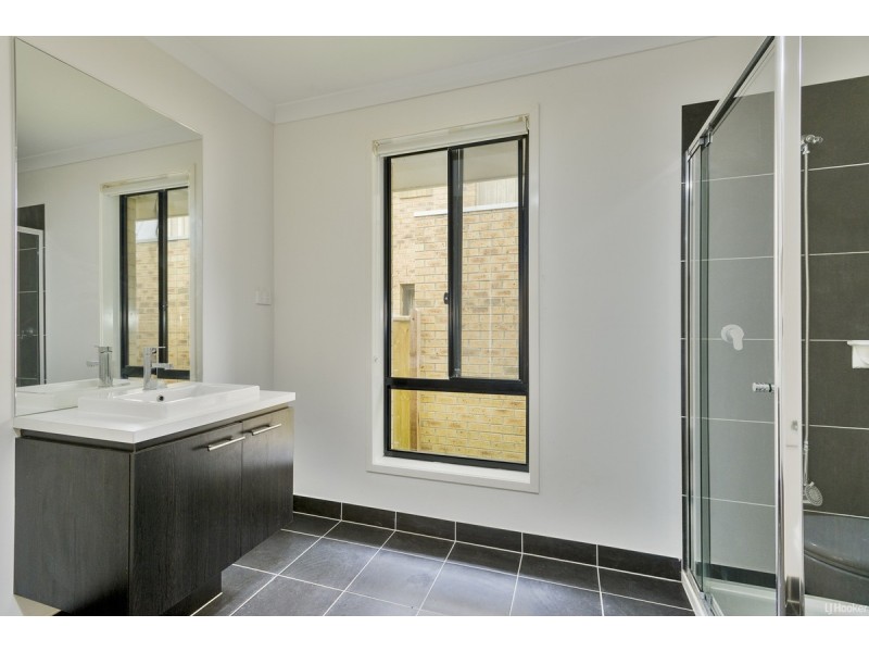 152 Sanctuary Lakes South Boulevard, Sanctuary Lakes VIC 3030