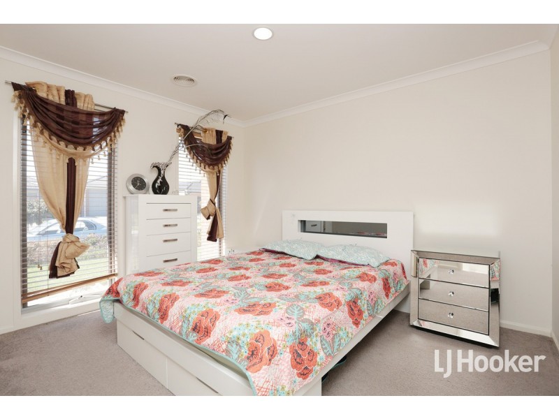 4 Farmers Way, Point Cook VIC 3030