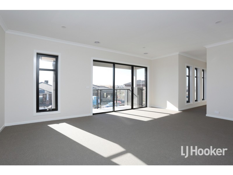 12 Seedgrass Street, Point Cook VIC 3030