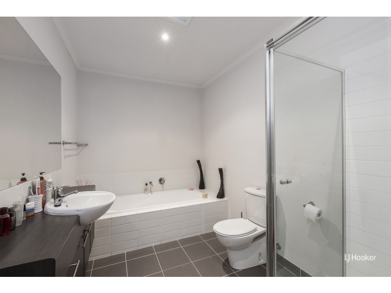 76 Miles Franklin Boulevard, Point Cook VIC 3030