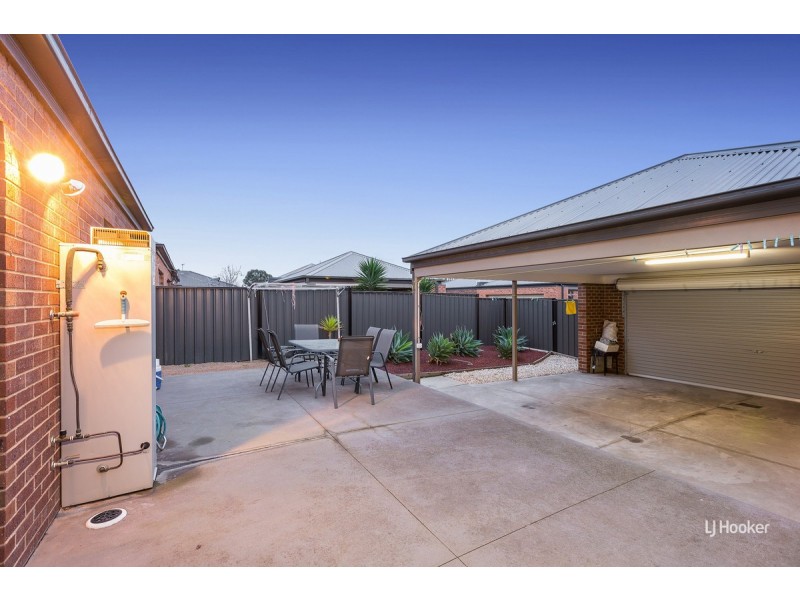 76 Miles Franklin Boulevard, Point Cook VIC 3030