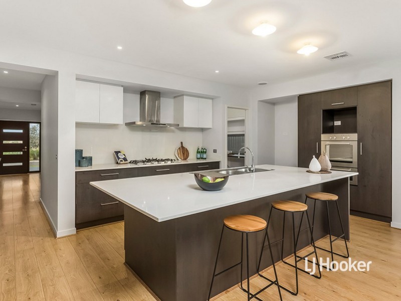 7 Malmaison Crescent, Truganina VIC 3029