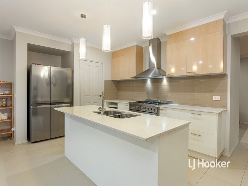 15 Statesman Way, Point Cook VIC 3030