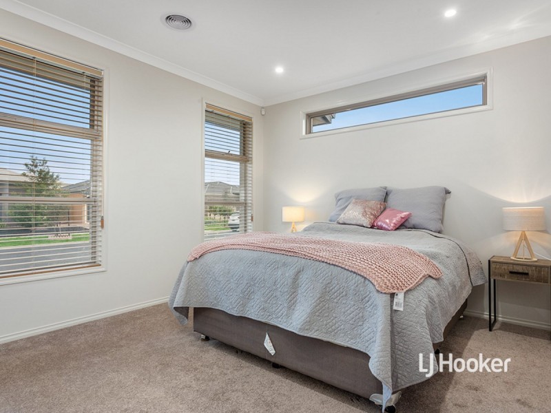 15 Statesman Way, Point Cook VIC 3030