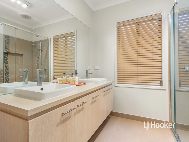 15 Statesman Way, Point Cook VIC 3030