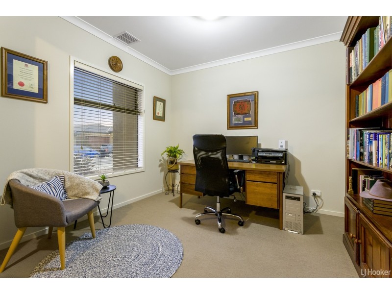 14 Pier Way, Point Cook VIC 3030