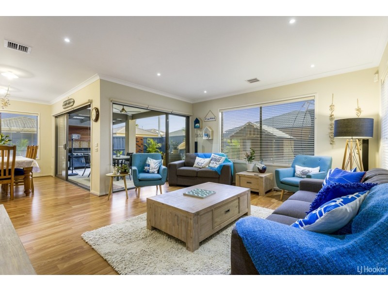 14 Pier Way, Point Cook VIC 3030