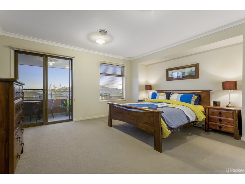 14 Pier Way, Point Cook VIC 3030