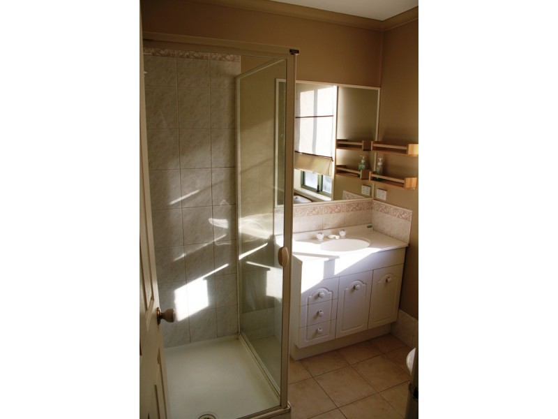 33 Kingfisher Drive, Seabrook VIC 3028