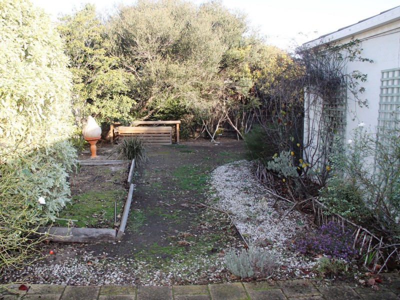 33 Kingfisher Drive, Seabrook VIC 3028