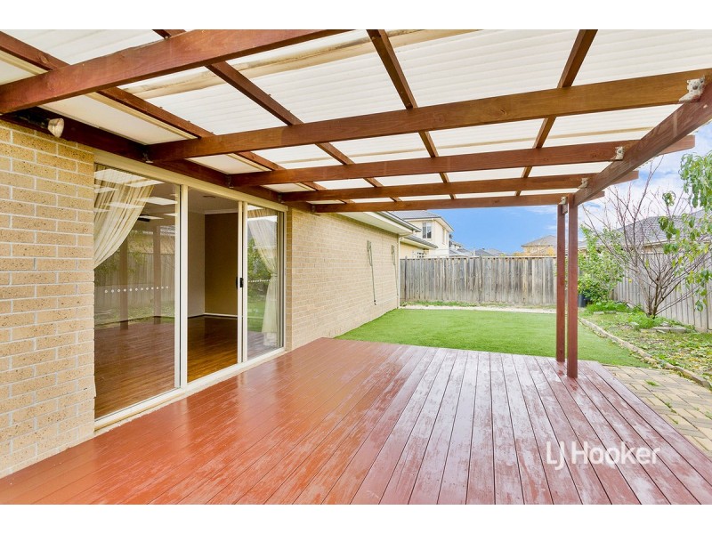 8 Tarcoola Crescent, Sanctuary Lakes VIC 3030