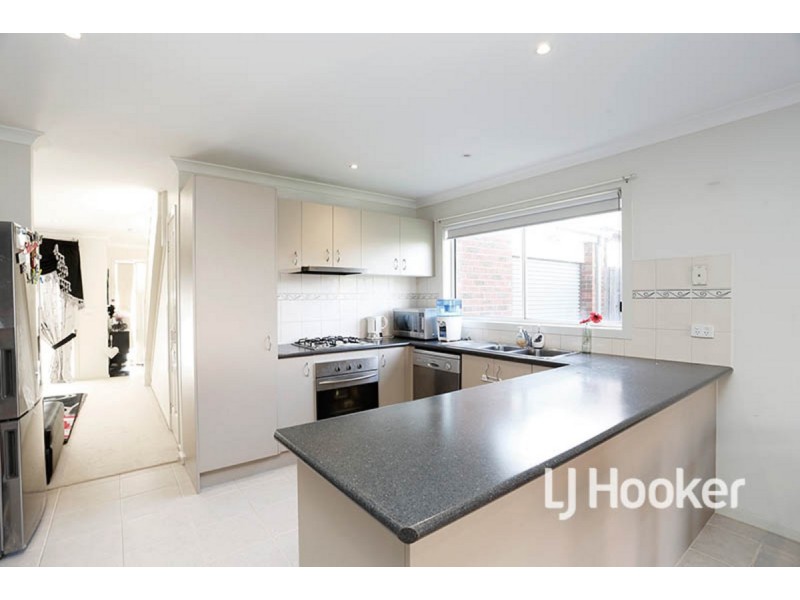 16 Emily Crescent, Point Cook VIC 3030