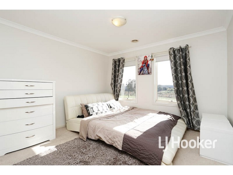 16 Emily Crescent, Point Cook VIC 3030