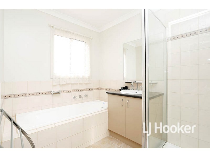 16 Emily Crescent, Point Cook VIC 3030