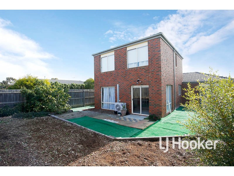 16 Emily Crescent, Point Cook VIC 3030