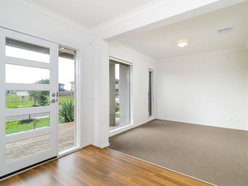 18 Outrigger Court Sanctuary Lake, Point Cook VIC 3030