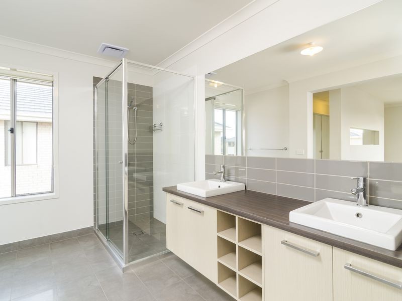 18 Outrigger Court Sanctuary Lake, Point Cook VIC 3030