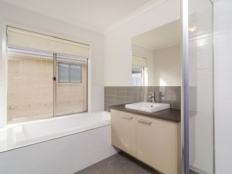 18 Outrigger Court Sanctuary Lake, Point Cook VIC 3030