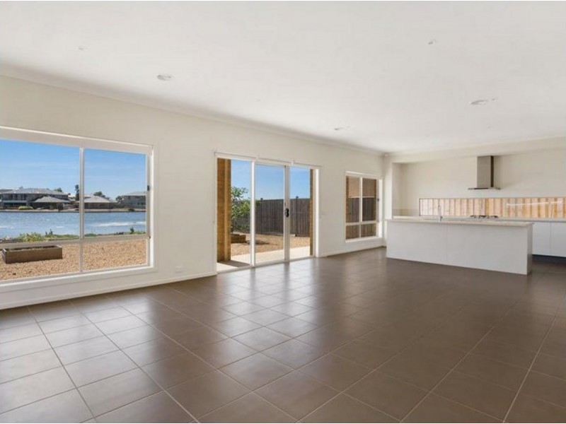 215 Sanctuary Lakes South Boulevar, Sanctuary Lakes VIC 3030
