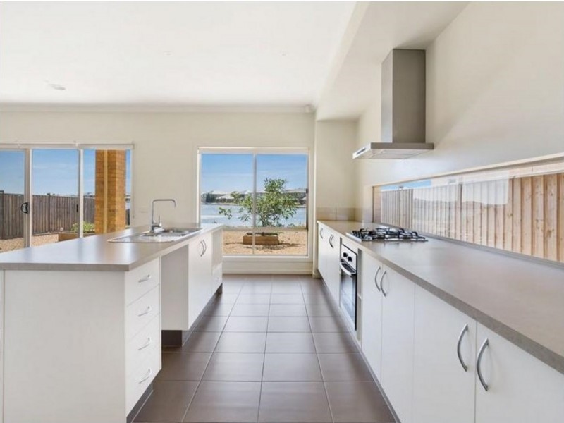 215 Sanctuary Lakes South Boulevar, Sanctuary Lakes VIC 3030