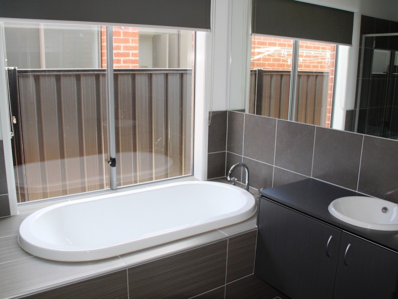 14 Silverbush Way, Truganina VIC 3029