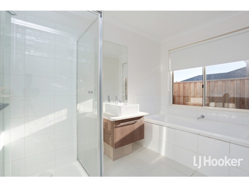194 Sanctuary Lakes South Boulevar, Sanctuary Lakes VIC 3030