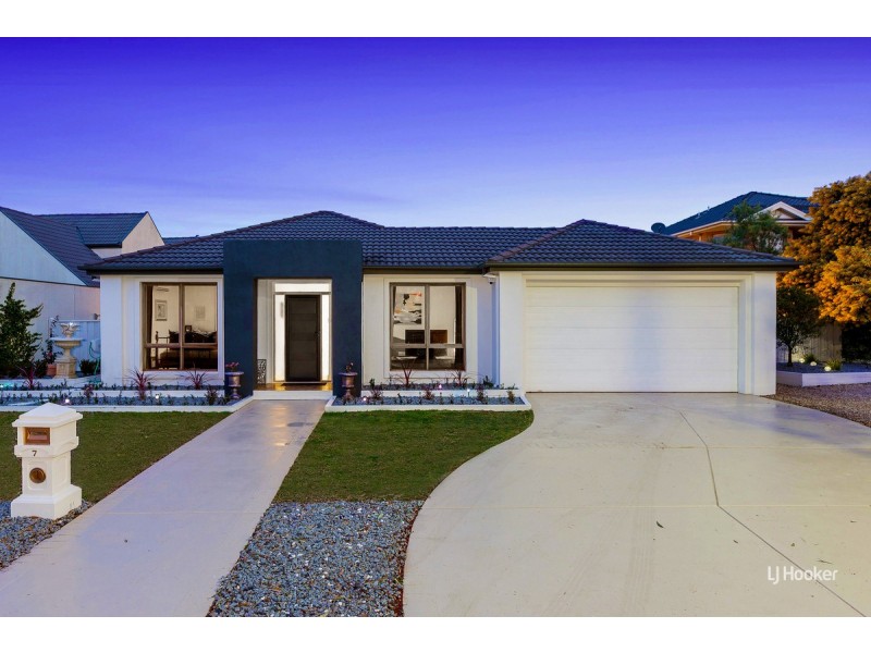 7 Springbank Court, Sanctuary Lakes VIC 3030