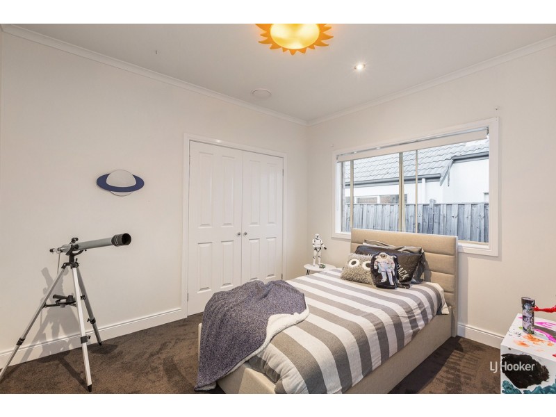 7 Springbank Court, Sanctuary Lakes VIC 3030