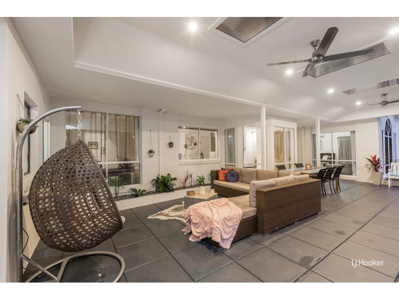 7 Springbank Court, Sanctuary Lakes VIC 3030