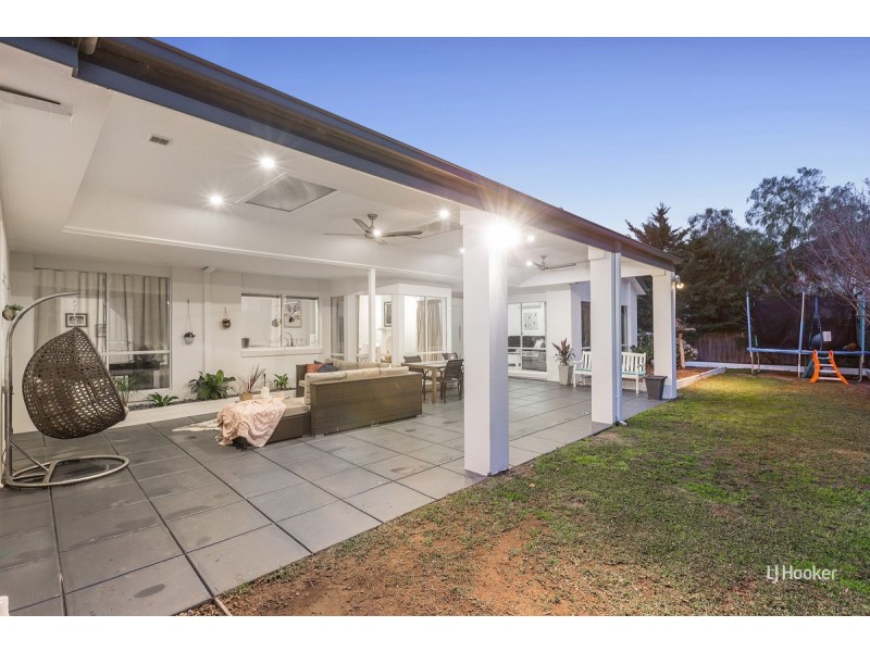 7 Springbank Court, Sanctuary Lakes VIC 3030