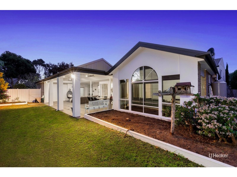 7 Springbank Court, Sanctuary Lakes VIC 3030