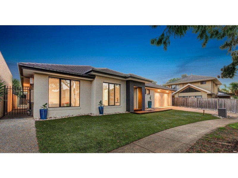 13 Bloomingdale Court, Sanctuary Lakes VIC 3030