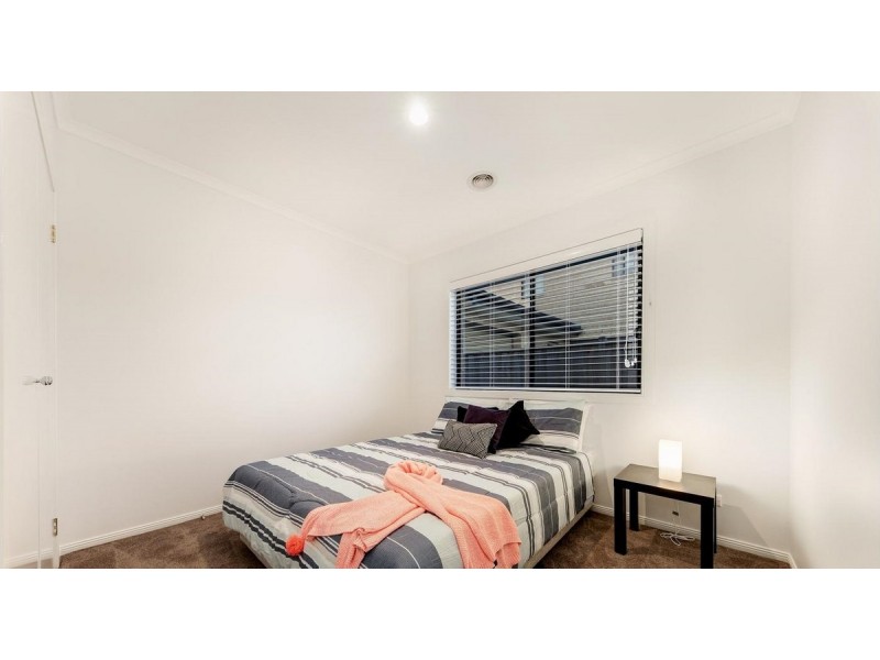 13 Bloomingdale Court, Sanctuary Lakes VIC 3030