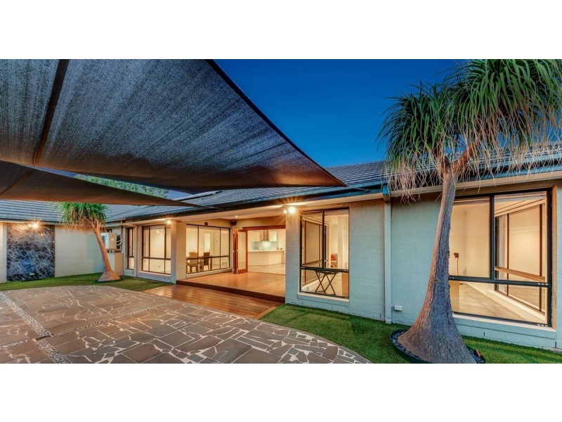 13 Bloomingdale Court, Sanctuary Lakes VIC 3030