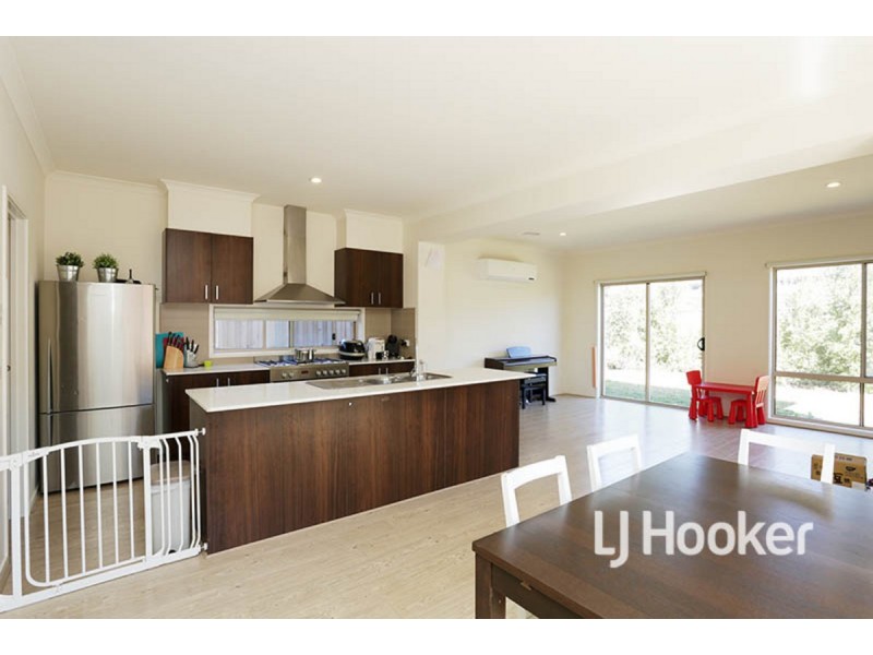 24 Martaban Crescent, Point Cook VIC 3030