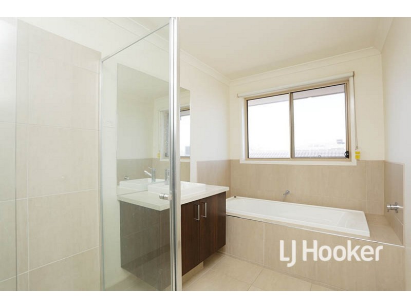24 Martaban Crescent, Point Cook VIC 3030