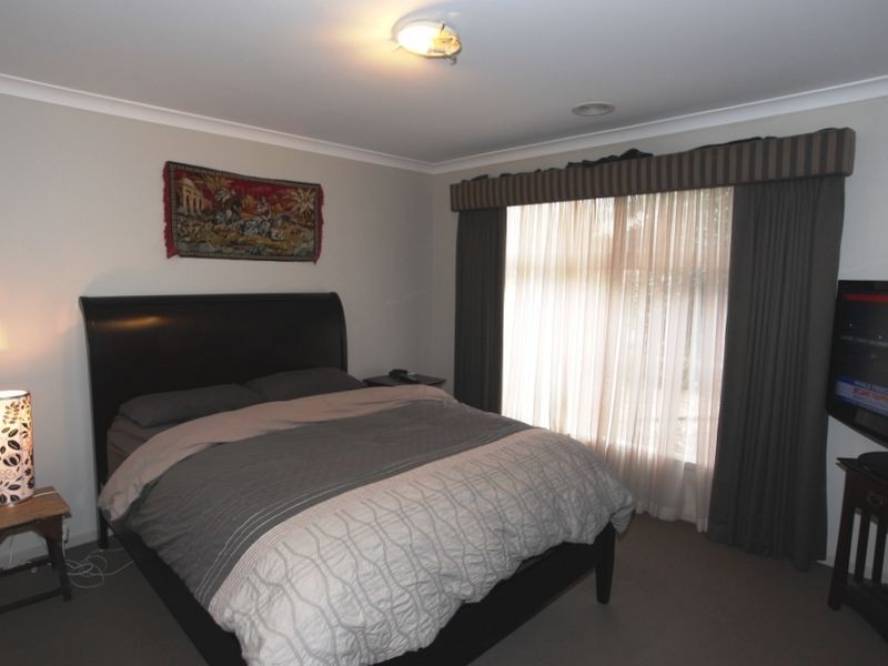 33 Fairbridge Road, Point Cook VIC 3030