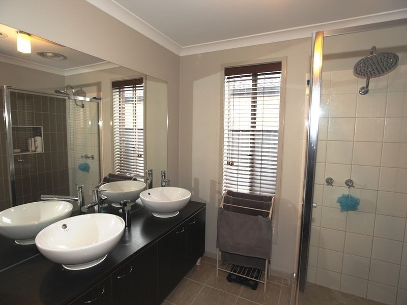 33 Fairbridge Road, Point Cook VIC 3030