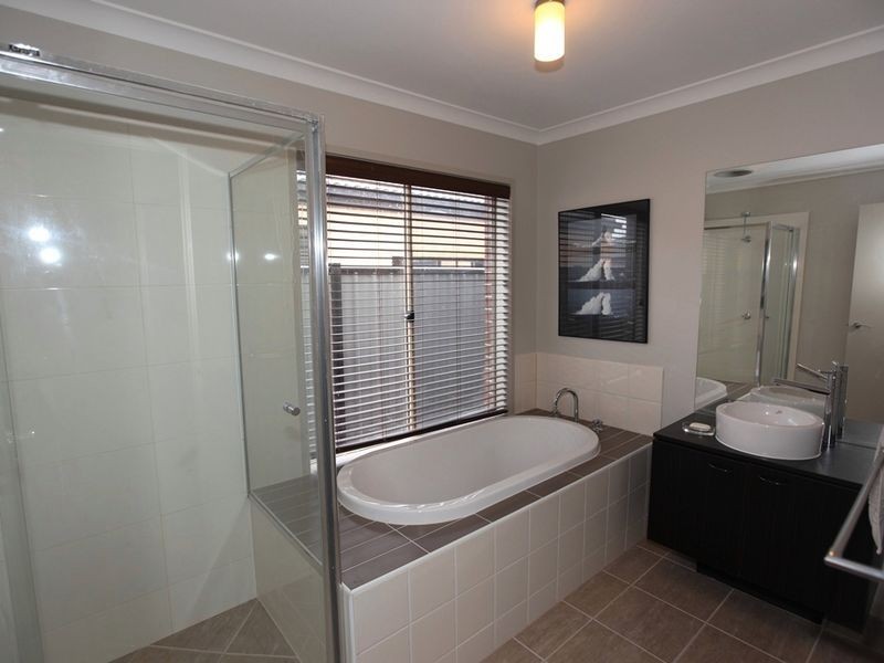 33 Fairbridge Road, Point Cook VIC 3030