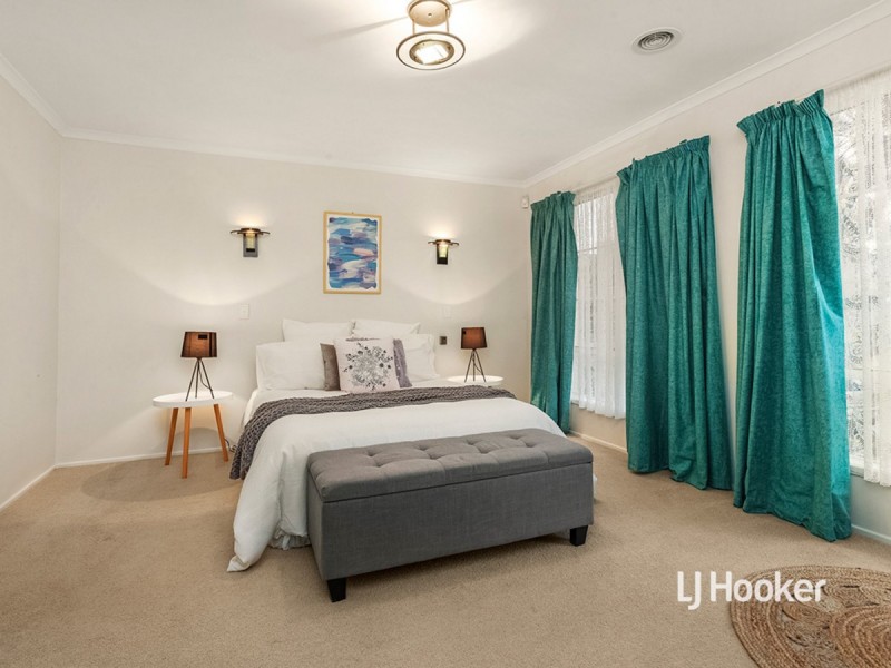 64 Tournament Drive, Sanctuary Lakes VIC 3030