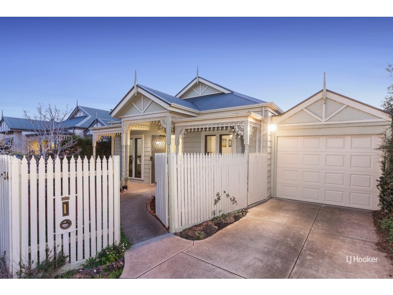 34 Sumner Crescent, Point Cook VIC 3030
