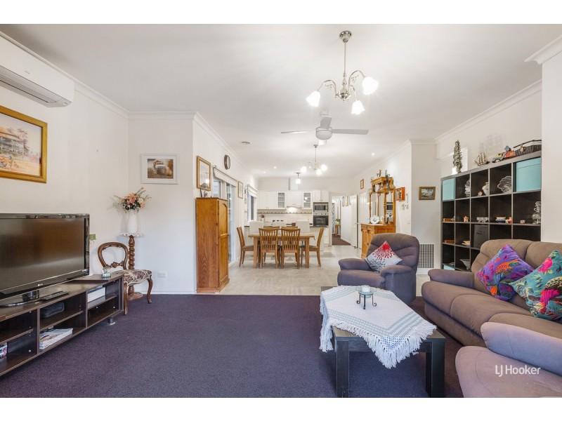 34 Sumner Crescent, Point Cook VIC 3030
