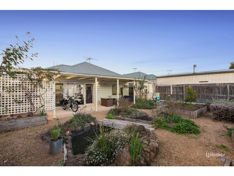 34 Sumner Crescent, Point Cook VIC 3030