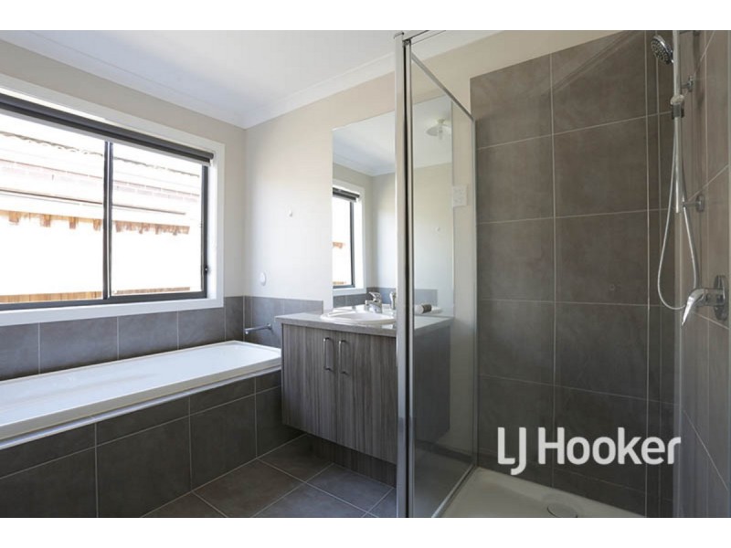 11 Tiarella Street, Point Cook VIC 3030