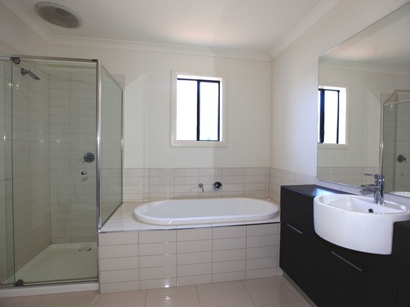 11 Ambleside Avenue, Wyndham Vale VIC 3024