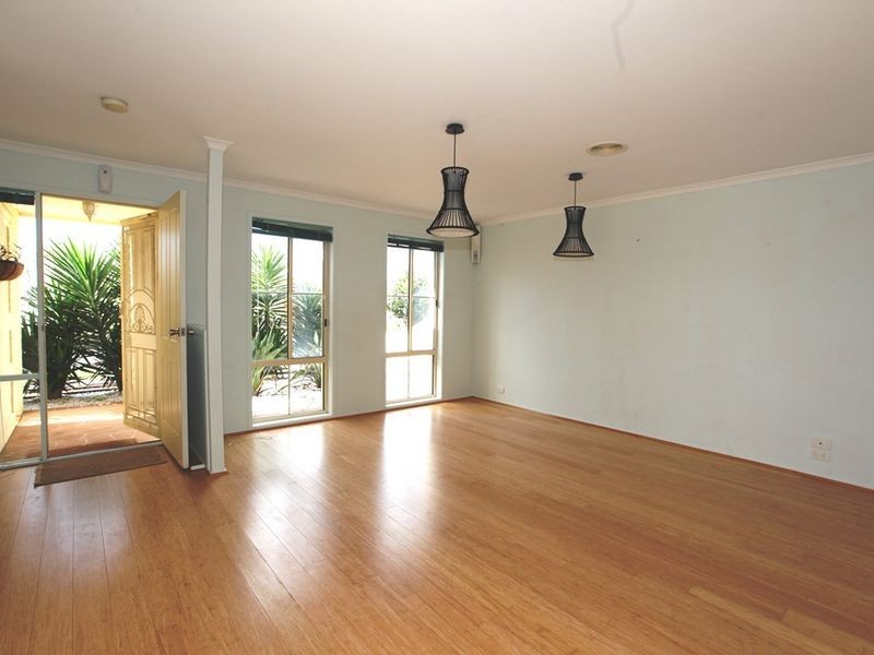 8 Seaside Close, Seabrook VIC 3028