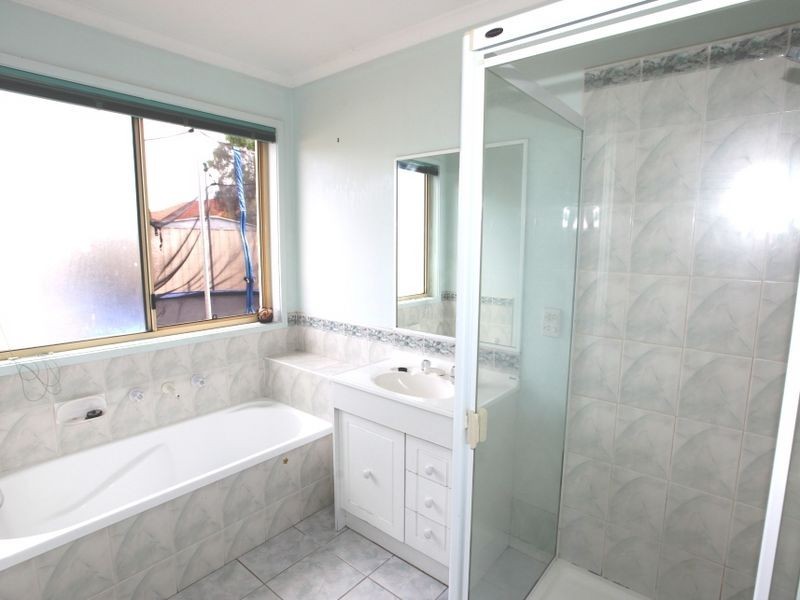 8 Seaside Close, Seabrook VIC 3028