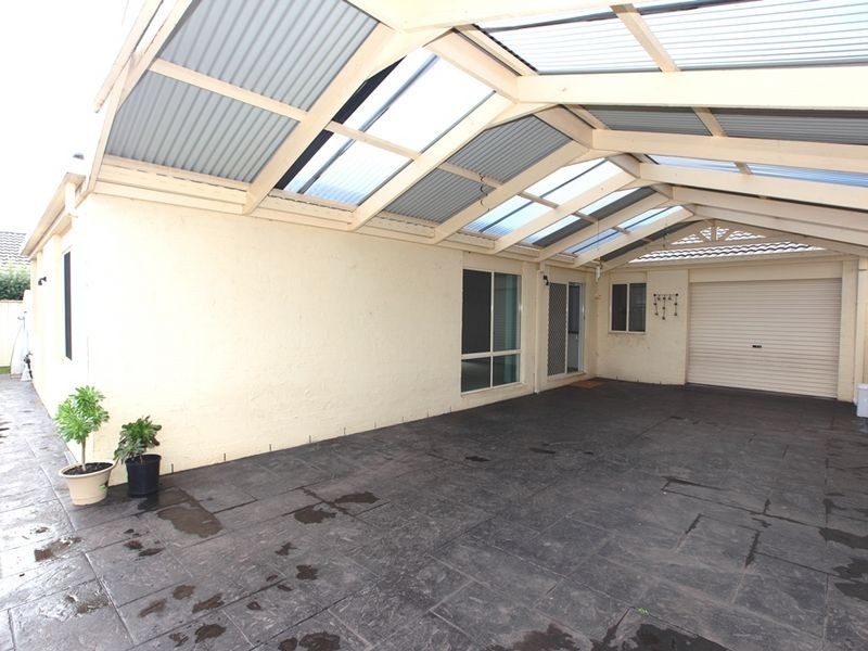 8 Seaside Close, Seabrook VIC 3028