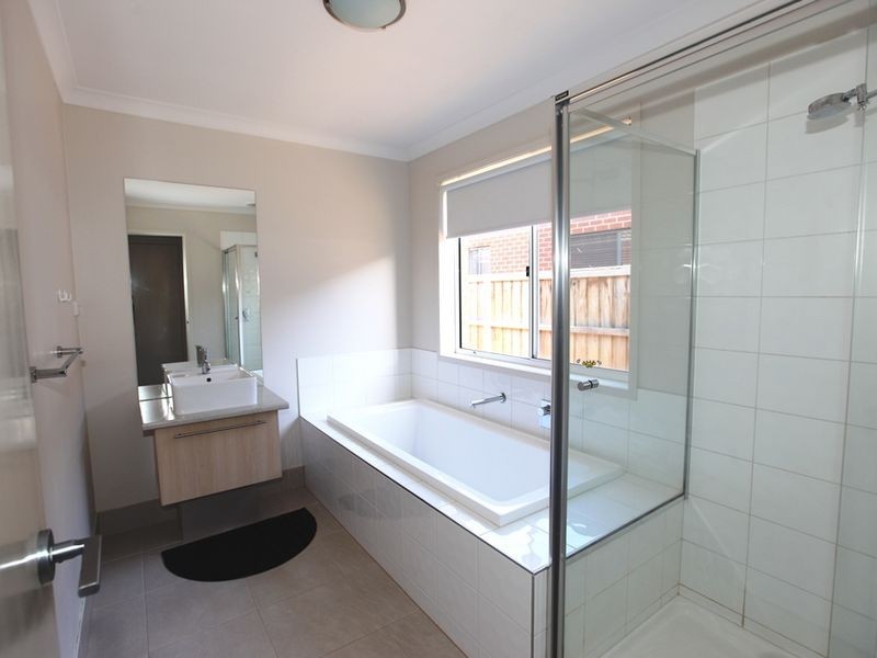 17 Orpheus Street, Point Cook VIC 3030